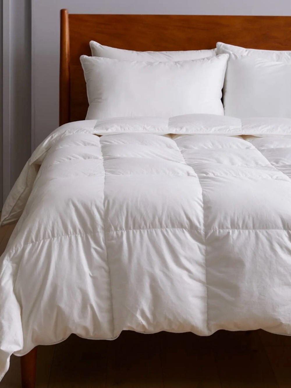 NWT Quince premium down alternative duvet insert twin size in zippered bag